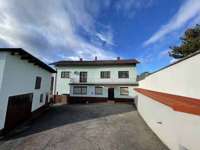 Immobilie in Sieggraben - GROSSES EINFAMILIEN-HAUS MIT AUSBAU-MÖGLICHKEIT -- NEBENGEBÄUDE -- GROSSER INNENHOF -- RUHELAGE! - Bild 1