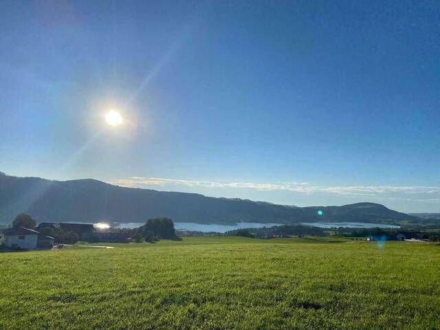 Immobilie in Zell am Moos - Blick auf den Irrsee! Moderne 3 Zimmer Wohnung mit großem Garten und Südbalkon - Bild 2
