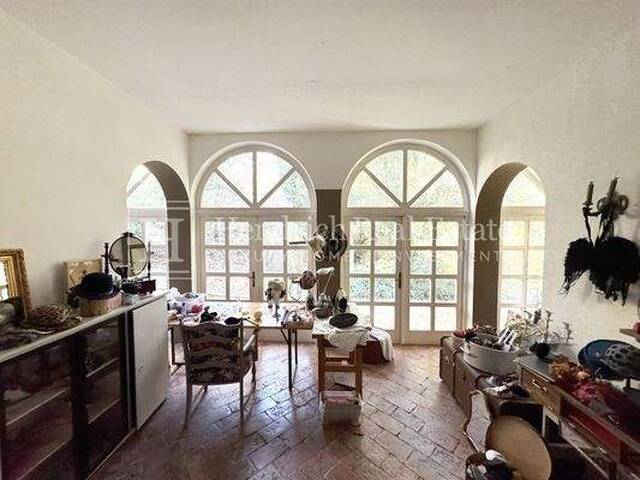 Immobilie in Eichgraben - Wienerwaldvilla auf 7.920 m² Grund im Dornröschenschlaf - 200 €/m² - optional weitere 5.088 m² - Bild 2