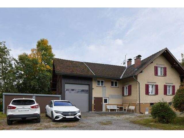 Immobilie in Mäder - Charme trifft Potential - Haus mit großem Grundstück in Mäder - Bild 0