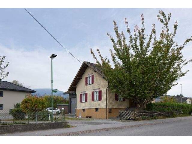 Immobilie in Mäder - Charme trifft Potential - Haus mit großem Grundstück in Mäder - Bild 1