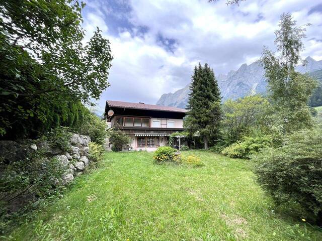 Immobilie in Werfen - Geräumiges Haus mit Terrasse, Garten und Einliegerwohnung - ideal für Handwerker, Familien oder Anleger - Bild 0