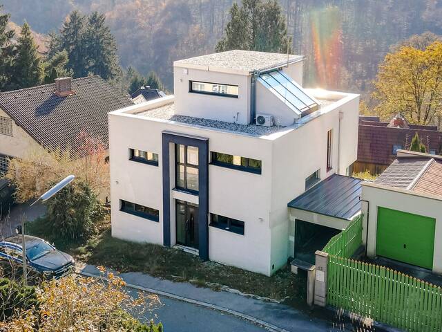 Immobilie in Wien - EXKLUSIVE VILLA AM RANDE DES WIENERWALDS | PANORAMABLICK & SÜDHANGLAGE - Bild 0