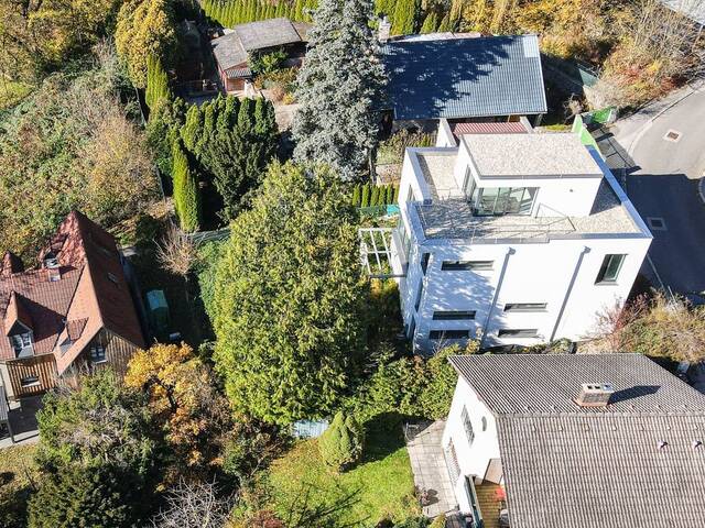 Immobilie in Wien - EXKLUSIVE VILLA AM RANDE DES WIENERWALDS | PANORAMABLICK & SÜDHANGLAGE - Bild 2