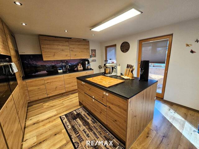 Immobilie in Saalfelden am Steinernen Meer - Preisgesenkt! Generationenhaus „Eltern unten, Kinder oben“ - Bild 0