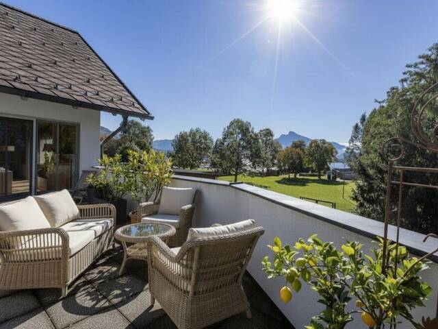 Immobilie in Mondsee - PREMIUM Wohnen am Mondsee - im Seepark - Haus im Haus - 270 m² Wohnfläche, Wintergarten, Eigengarten und Garage - Bild 0