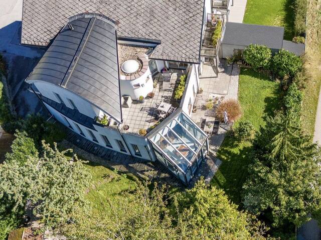 Immobilie in Mondsee - PREMIUM Wohnen am Mondsee - im Seepark - Haus im Haus - 270 m² Wohnfläche, Wintergarten, Eigengarten und Garage - Bild 1