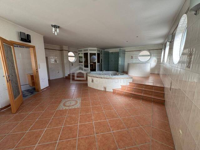 Immobilie in Zeltweg - Großzügige Wohnhaus in Zeltweg – 299 m² Wohnfläche, eigener Wellnessbereich, Pool & vielfältige Nutzungsmöglichkeiten - Bild 1