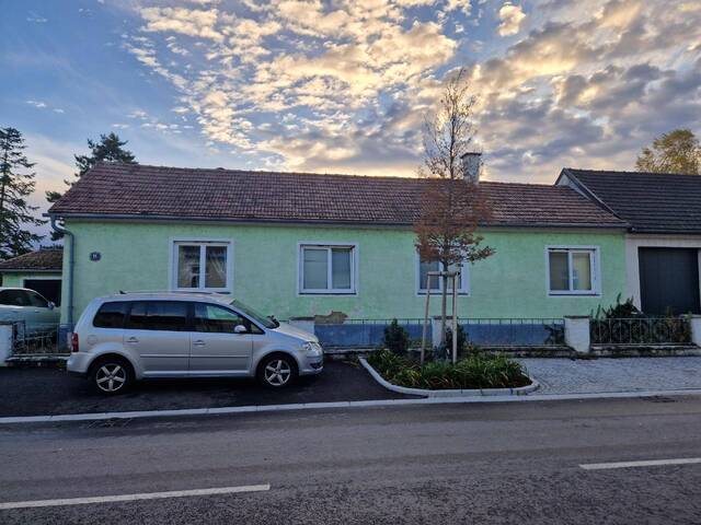 Immobilie in Absdorf - SANIERUNGSBEDÜRFTIGER BUNGALOW MIT TRAUMHAFTEM GARTEN ODER IHR BAUGRUNDSTÜCK FÜR IHR TRAUMHAUS IN ALLERBESTER WOHN- UND ZENTRUMSLAGE VON ABSDORF - Bild 0