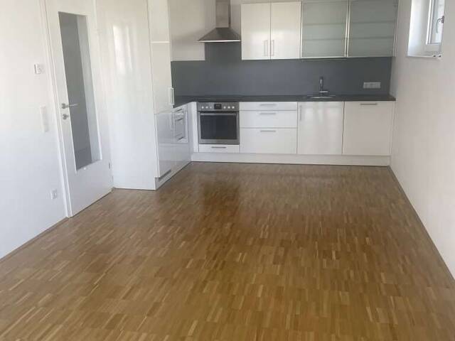 Immobilie in Mattighofen - Neuwertige 3-Zimmer Wohnung mit großen Balkon & Carport! - Bild 2