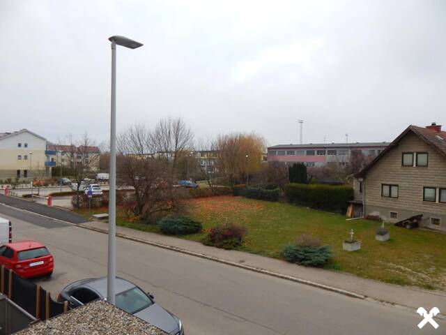 Immobilie in Hollabrunn - PROVISIONSFREIE, TRAUMHAFTE, SEHR GEPFLEGTE 2-ZIMMER-TERRASSENWOHNUNG IN TOPLAGE IM ZENTRUM - Bild 2