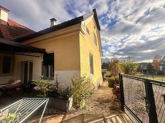 Immobilie in Jennersdorf - Charmantes Wohnhaus mit modernisiertem Anbau und großem Grundstück in Jennersdorf - Bild 2