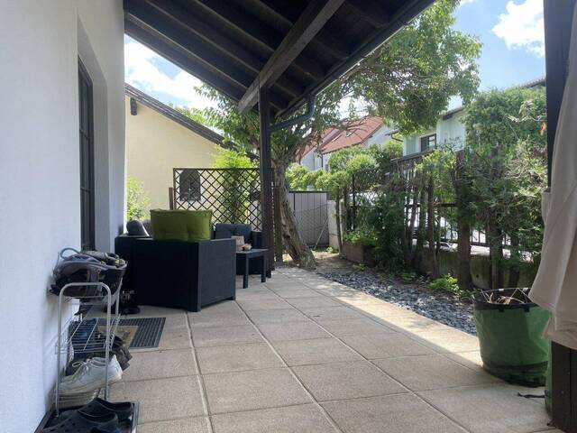 Immobilie in Traunfeld - Traumhaftes Einfamilienhaus in Traunfeld: 5 Zimmer, Terrasse & 2 Garagen für 479.000 EUR! - Bild 2