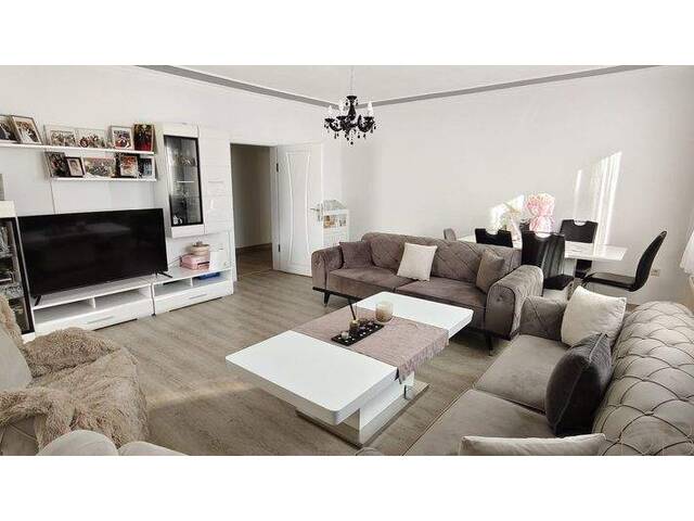 Immobilie in Ternitz - DB IMMOBILIEN | Großzügiges Wohnhaus mit zwei Wohneinheiten, einem Café und zusätzlichem Bauland in Ternitz - Bild 4