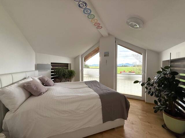 Immobilie in Seekirchen am Wallersee - Wohnen mit Aussicht – Exklusive Doppelhaushälfte in Seekirchen mit traumhaftem Garten & Panoramablick - Bild 4