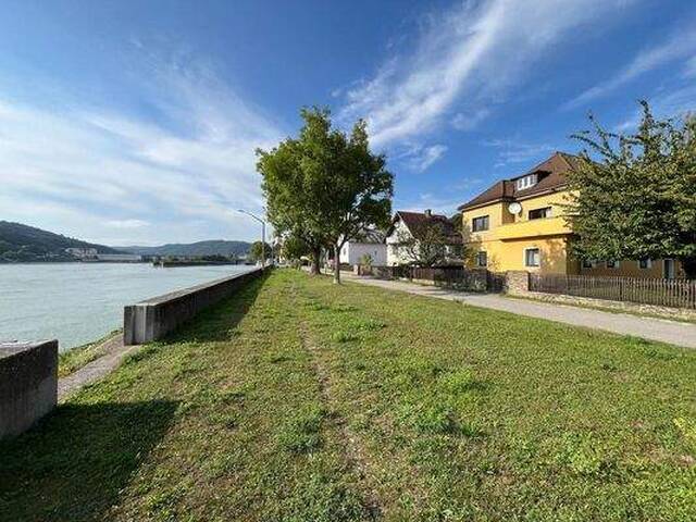 Immobilie in Persenbeug - NEUER PREIS! Idyllisches Haus mit 2 Wohneinheiten in einzigartiger Lage an der Donau Persenbeug Zentrum - möchte aus dem Dornröschenschlaf geweckt wer - Bild 4