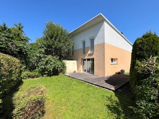 Immobilie in Seewalchen am Attersee - Attersee-Luxus zum kleinen Preis! Energiespar-Eckreihenhaus mit sonnigem Eigengarten, geringe BK, Einzelgarage und Parkplatz im Zentrum von Seewalchen am Attersee - Bild 2