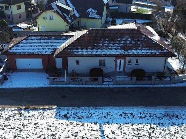 Immobilie in Ansfelden - Leistbarer Traum-Bungalow mit Kachelofen überdachter Terrasse, Gartenoase, Wohnkeller und Doppelgarage im Laahfeld /Ansfelden - Bild 4