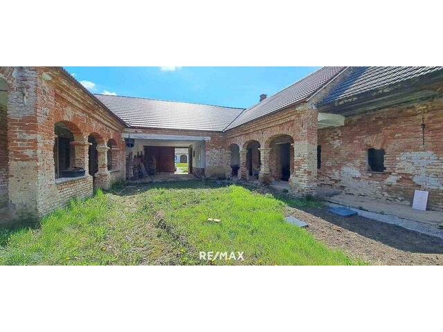 Immobilie in Stinatz - Traditioneller Vierkanthof im Dornröschenschlaf - Bild 1