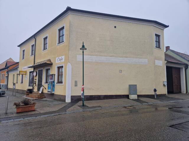 Immobilie in Feuersbrunn - WOHN- UND GESCHÄFTSHAUS ALS GROSSZÜGIGES LANDHAUS MIT GESCHLOSSENEM INNENHOF, WERKSTATT, BÄCKEREI, KAFFEEHAUS UND NEBENGEBÄUDEN - Bild 1