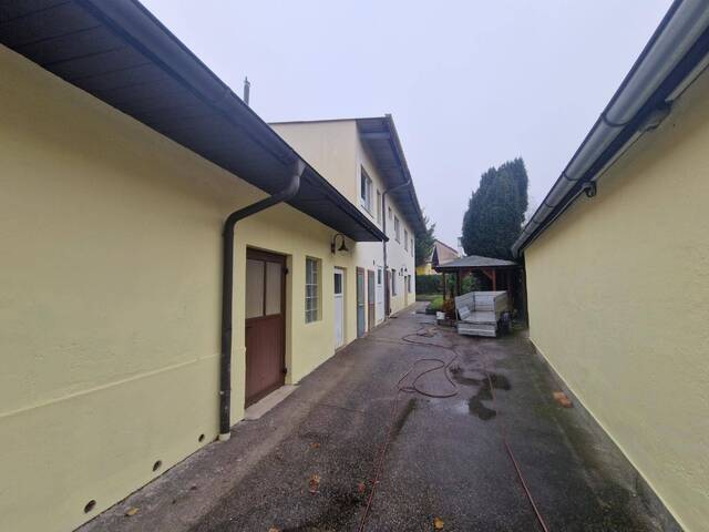 Immobilie in Feuersbrunn - WOHN- UND GESCHÄFTSHAUS ALS GROSSZÜGIGES LANDHAUS MIT GESCHLOSSENEM INNENHOF, WERKSTATT, BÄCKEREI, KAFFEEHAUS UND NEBENGEBÄUDEN - Bild 3