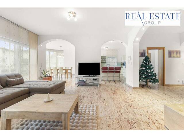 Immobilie in Maria Saal - Haus Evelina - Ihr privates Paradies mit Pool, Wellnessbereich & Komfort - Bild 1