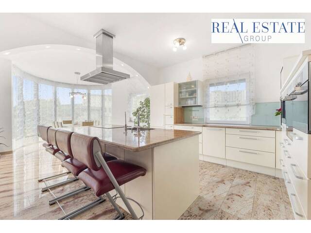 Immobilie in Maria Saal - Haus Evelina - Ihr privates Paradies mit Pool, Wellnessbereich & Komfort - Bild 2