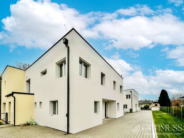Immobilie in Markgrafneusiedl - Super-Frühlingsangebot! Ihr Wohlfühl-Zuhause: Lichtdurchflutete 5-Zimmer-Doppelhaushälfte mit Garten und zwei Parkplätze! - Bild 1