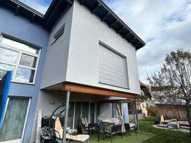 Immobilie in Feldkirchen in Kärnten - Feldkirchen Stadt - BJ 2018 zwei Häuser 170 m² + saniertes 135 m² Haus mit mehreren Möglichkeiten mit Garten und Carport mit 1041 m² Grund- nähe neue - Bild 2