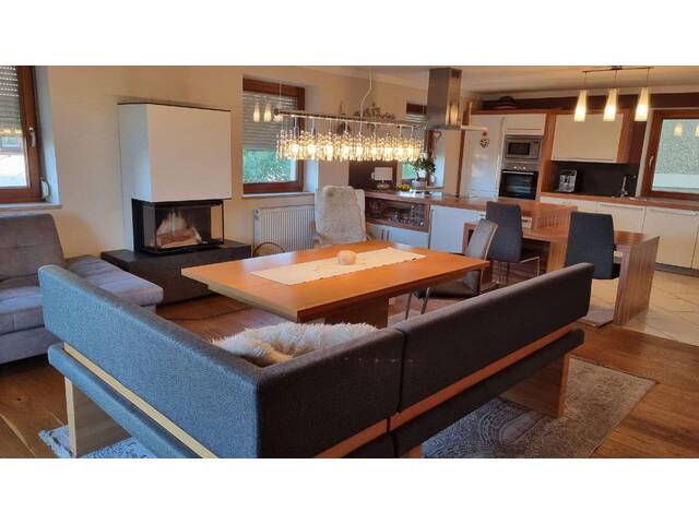 Immobilie in Pregarten - Ihr Eigenheim im Zentrum von Pregarten mit Garten und Pool - Einziehen und Wohlfühlen! - Bild 1