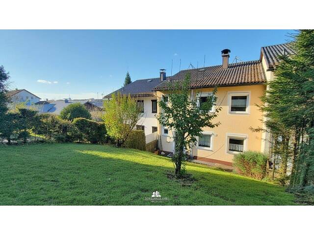 Immobilie in Gmunden - DEIN ZUHAUSE in Gmunden am Traunsee: Teilsaniertes Reihenhaus am Stadtrand, Zweitwohnsitz möglich - Bild 0