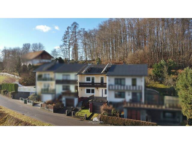 Immobilie in Gmunden - DEIN ZUHAUSE in Gmunden am Traunsee: Teilsaniertes Reihenhaus am Stadtrand, Zweitwohnsitz möglich - Bild 1