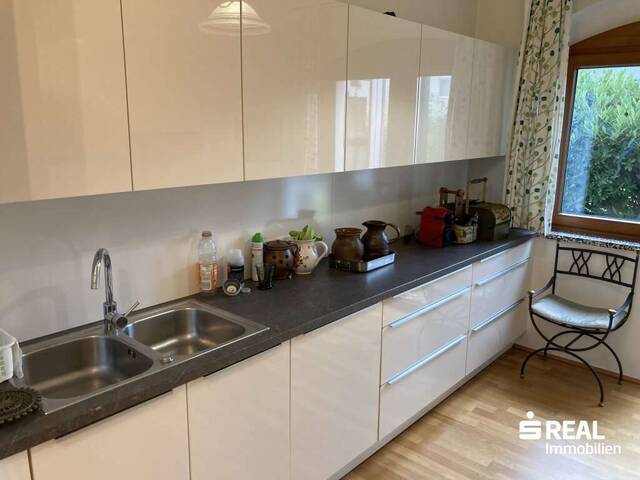 Immobilie in Grieskirchen - Großzügige, sanierte EG Wohnung mit kleiner Einliegerwohnung, Wintergarten und Autoabstellplatz - Grieskirchen - Bild 2