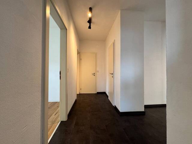 Immobilie in Timelkam - NEUER PREIS! Traumausblick! Leistbare attraktive 4-Zimmer Wohnung mit Loggia und Einzelgarage in 1A-Lage in Timelkam zum Sofortbezug - Bild 1