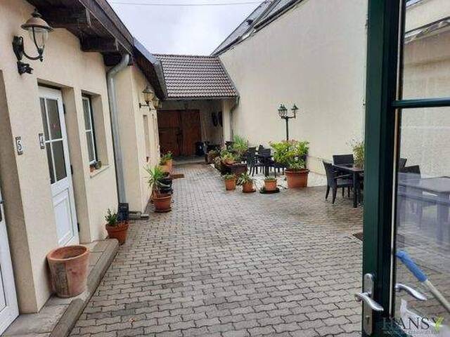 Immobilie in Brunn am Gebirge - Zinshaus/ehemaliges Hotel mit 5 Apartments, 1 Gartenwohnung und Geschäftslokal mit 6,1% Rendite und Ausbaupotenzial! - Bild 1