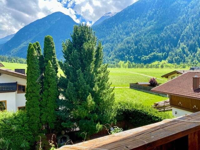 Immobilie in Umhausen - Sonnige 4-Zimmer-Dachgeschoßwohnung mit tollen Ausblick und 2 Stellplätzen - Bild 0