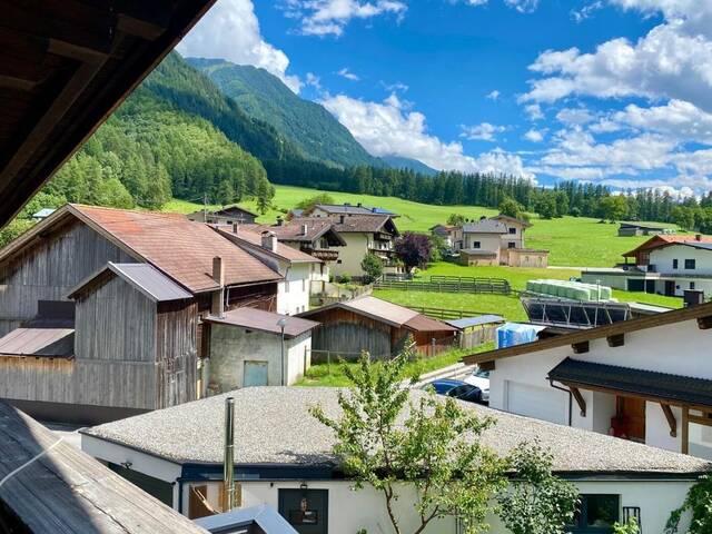 Immobilie in Umhausen - Sonnige 4-Zimmer-Dachgeschoßwohnung mit tollen Ausblick und 2 Stellplätzen - Bild 2