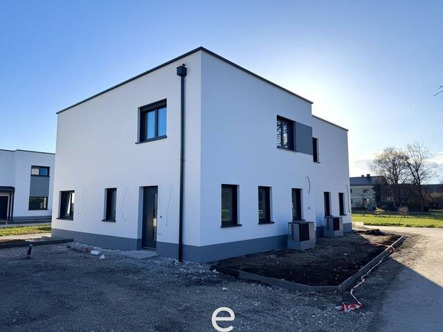 Immobilie in Laakirchen - Doppelhaushälfte TOP 10.1, belagsfertig In der Au in Laakirchen - sofort verfügbar! - Bild 0