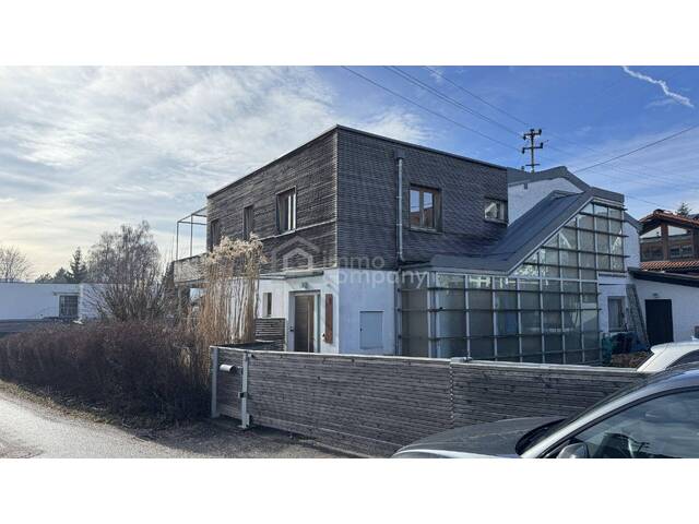 Immobilie in Seewalchen am Attersee - Wohnhaus mit Attersee-Seeblick und Seezugang in Litzlberg/Seewalchen, 2 Wohneinheiten. - Bild 0