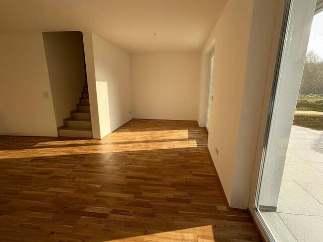Immobilie in Attnang-Puchheim - Leistbare Neubau Doppelhäuser 128 m², Kauf ab nur € 1.505,- /Monat, hohe Förderung fix 1,5%/10 J., Galerie, Dachterrasse, Eigengarten, Einzelgarage - Bild 2