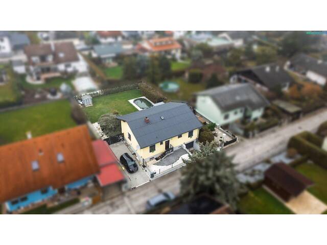 Immobilie in Sollenau - Stilvolles Einfamilienhaus mit hochwertiger Ausstattung, Pool & Smart-Garden in Sollenau - Bild 1