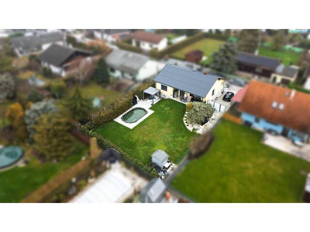 Immobilie in Sollenau - Stilvolles Einfamilienhaus mit hochwertiger Ausstattung, Pool & Smart-Garden in Sollenau - Bild 2