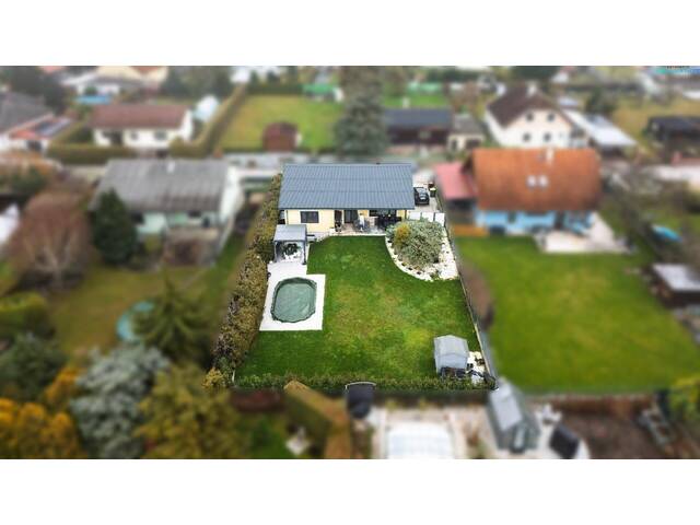 Immobilie in Sollenau - Stilvolles Einfamilienhaus mit hochwertiger Ausstattung, Pool & Smart-Garden in Sollenau - Bild 3