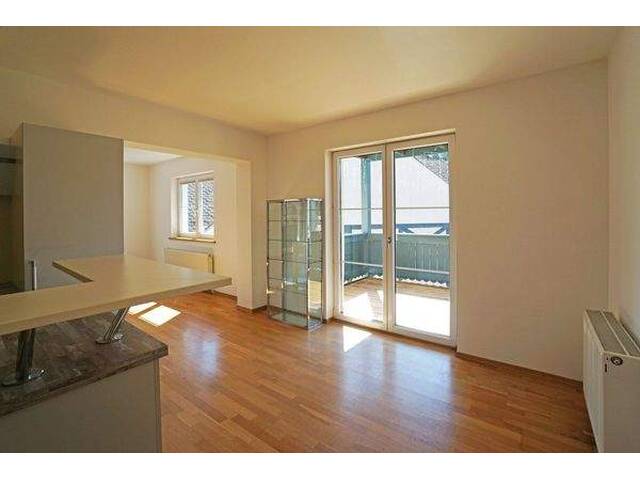 Immobilie in Irenental - Reizende 3-Zimmer-Wohnung mit 2 Balkonen, gartenseitiger Veranda und Garagenplatz - Bild 3