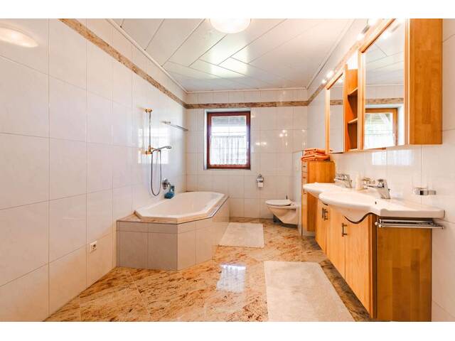 Immobilie in Moosdorf - Märchenhafte Familien-Villa trifft naturnahe Idylle - urbane Erreichbarkeit von Salzburg & Braunau - Bild 4