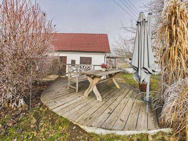 Immobilie in Ebenthal - Einfamilienhaus i.Ruhelage Radsberg - parkähnlicher Garten, Wintergarten, Kachelofen + Nebengebäude - Bild 2