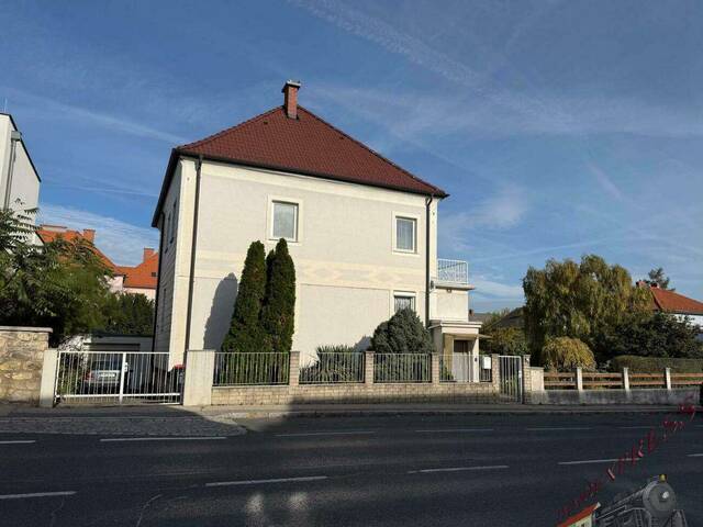 Immobilie in Eisenstadt - Sehr gut gelegenes Einfamilienhaus in Eisenstadt mit Gartenteich, Pavillon, Laube und Garage sowie Werkstatt - Grundstücksfläche fast 1.000 m² - Bild 1