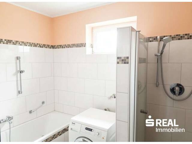 Immobilie in Grieskirchen - RESERVIERT - Gemütliche - zum Teil sanierte 3-Zimmer Wohnung mit Loggia und Parkplatz in Grieskirchen - Bild 2