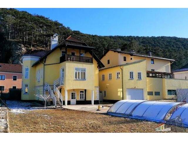 Immobilie in Berndorf - Stilvolle Jugendstilvilla mit Pool & großem Gartenanteil - Hausanteil in Berndorf (Bezirk Baden) zu kaufen - Bild 1