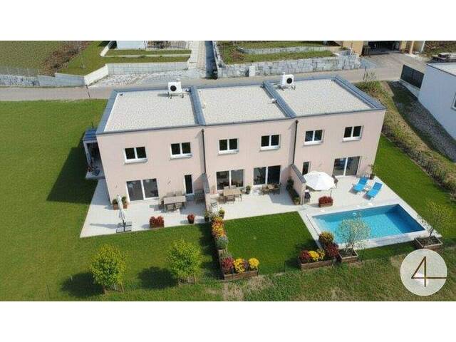 Immobilie in Pollham - ERSTBEZUG modernes Eckreihenhaus am Südhang - Bild 0